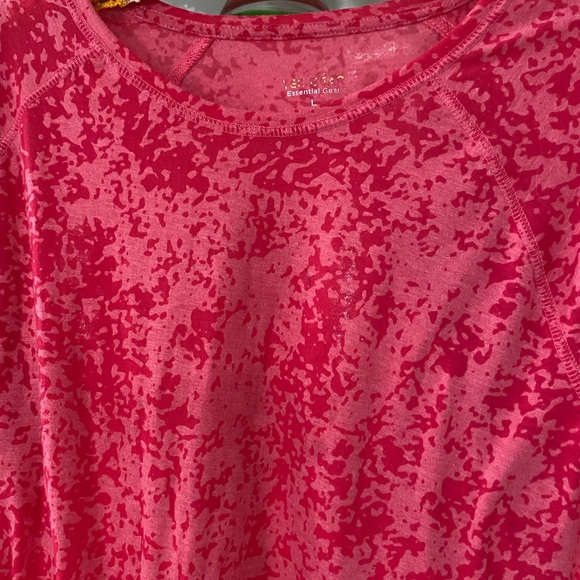 Tek Gear (5) Women’s Tops various colors in Burnout. Size Large - Picture 4 of 6